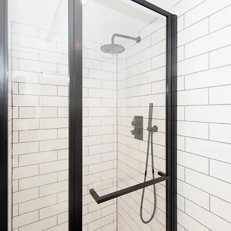 Cheltenham By Serviced * Harrogate