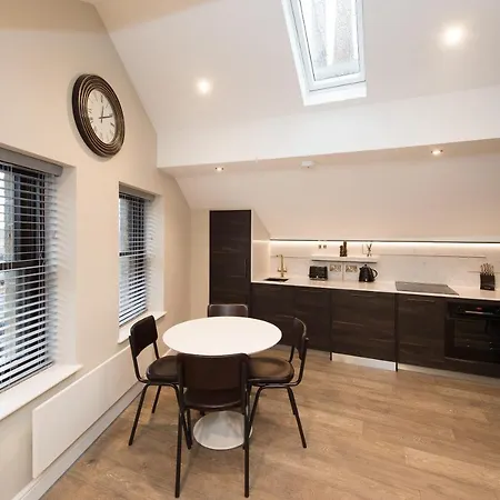 Apartment Cheltenham By Serviced