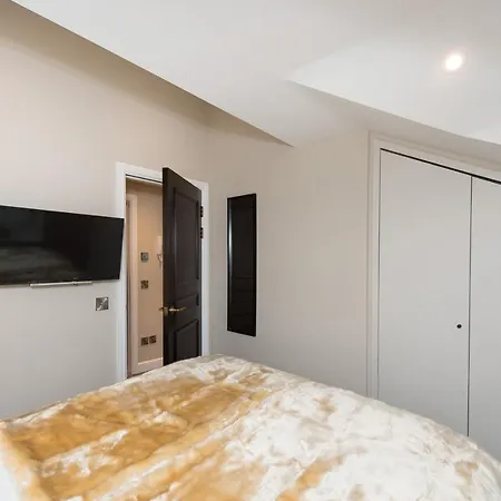Apartment Cheltenham By Serviced