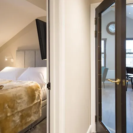 Cheltenham By Serviced Apartment *