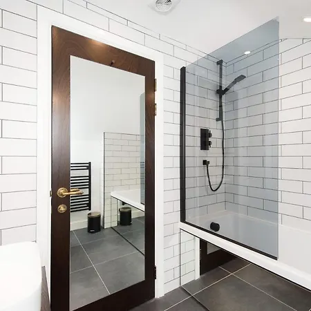 Cheltenham By Serviced * Harrogate