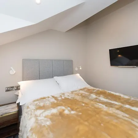 Apartment Cheltenham By Serviced *