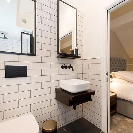 Apartment Cheltenham By Serviced