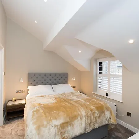 Cheltenham By Serviced Harrogate